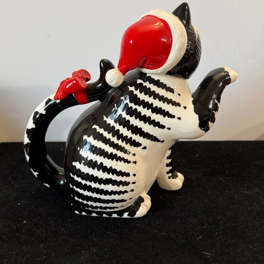 VINTAGE SIGMA TASTESETTERS CHRISTMAS CAT TEA POT SIZE 8“ x 4“ x 8“.